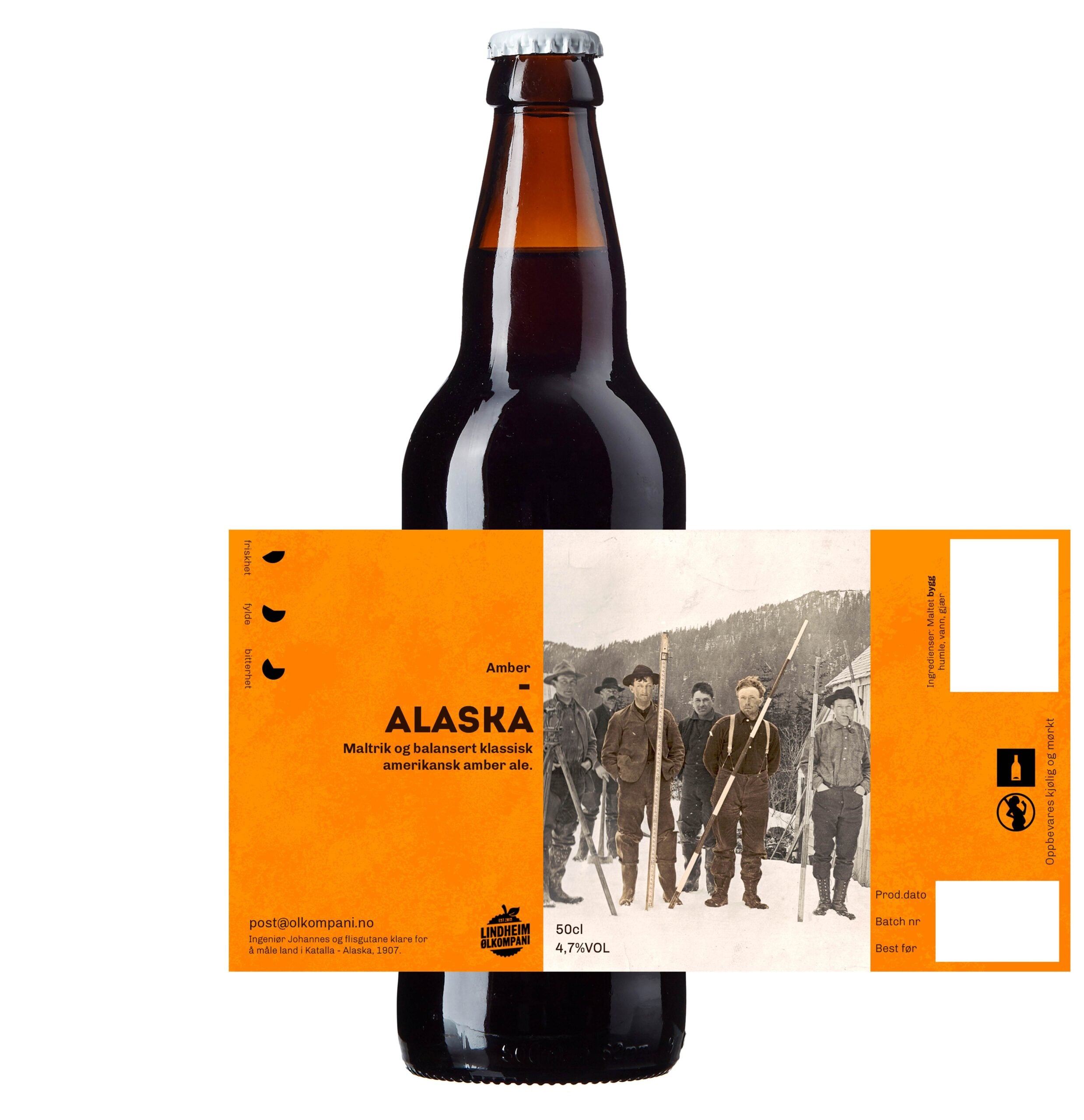 Flaske med Alaska amber ale, en klassisk amerikansk øl med balansert smak og maltpreget design.
