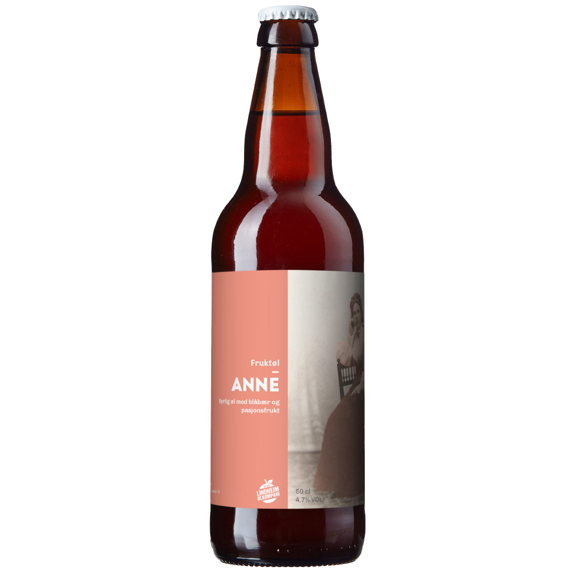 Flaske med fruktøl Anne, laget med blåbær og pasjonsfrukt, fra Lindheim Ølkompani. Volum 50 cl, alkohol 4,7%.