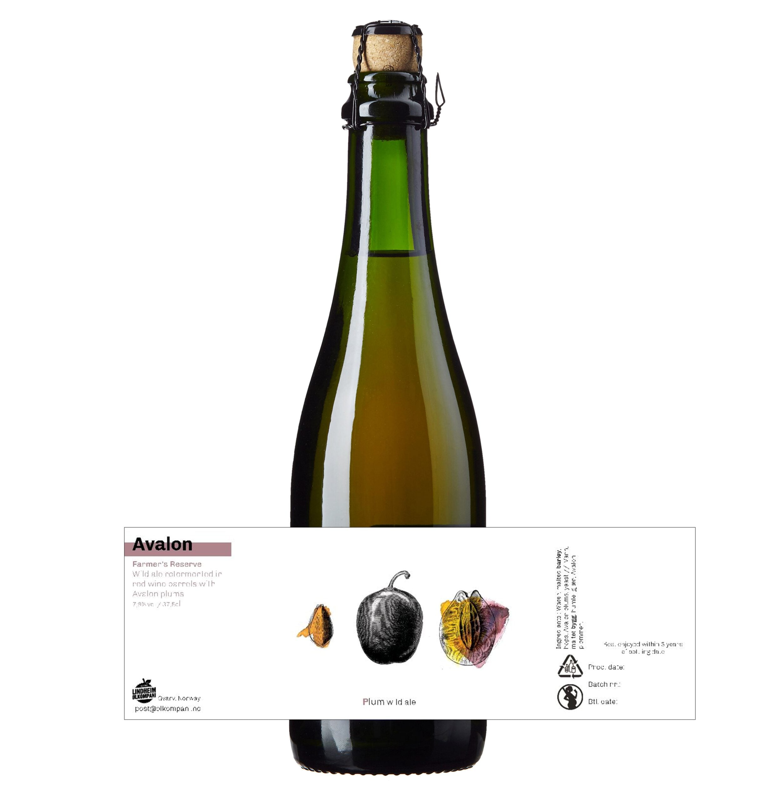 Flaske med vin fra Avalon, med etikett som beskriver plommen og vilde smaker. Perfekt for enhver anledninger.