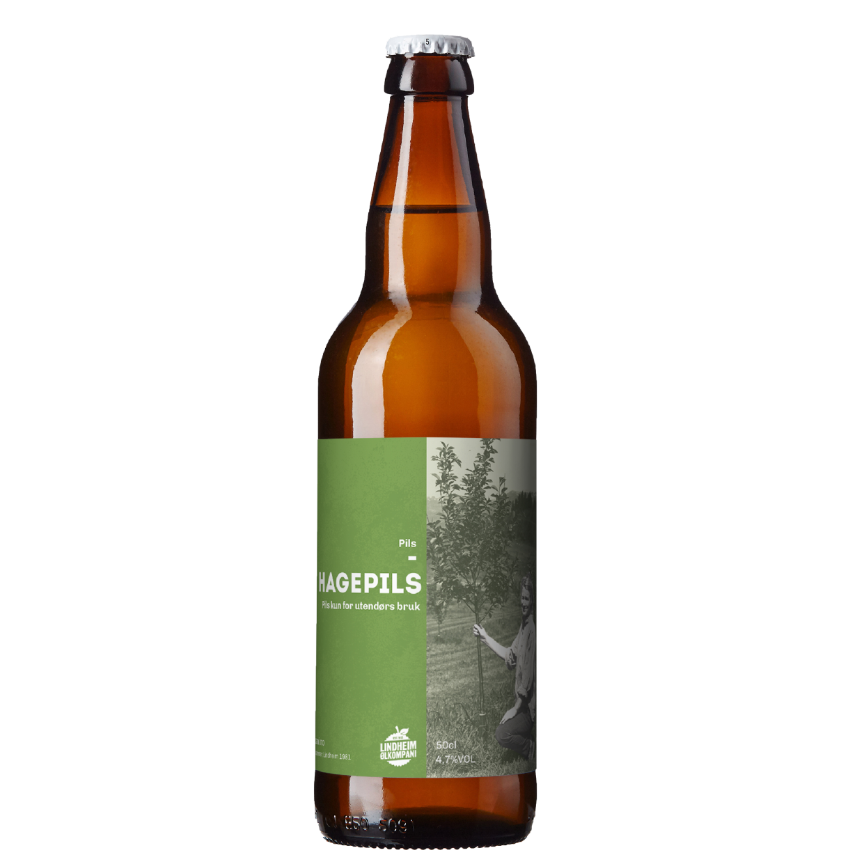 Alt-tekst: Flaske med Hagepils fra Lindheim Ølakademi, med grønn etikett og illustrasjon av en person i en hage.