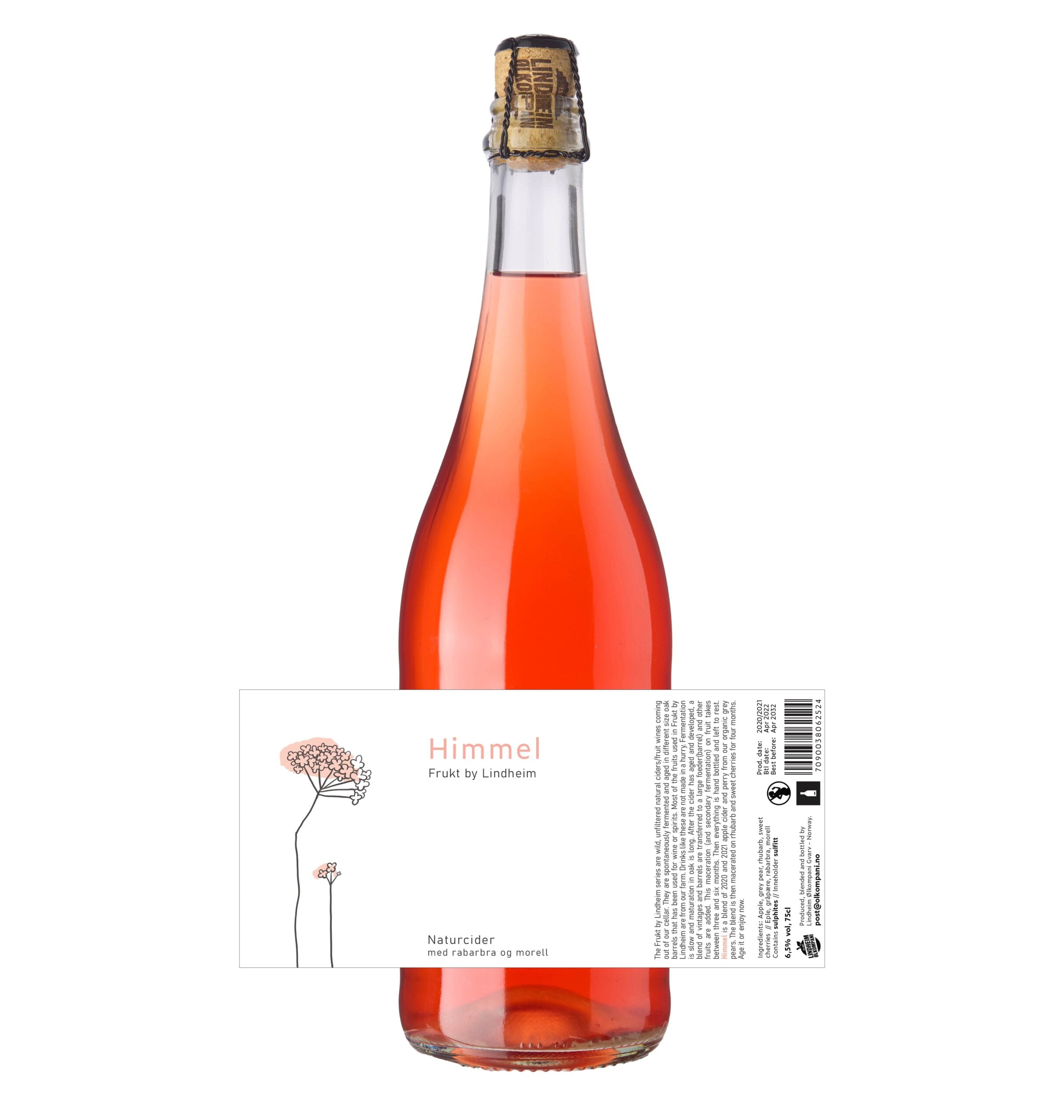 Flaske med naturcider Himmel fra Lindheim, laget med rabarbra og morell. Elegant design og livlig farge.