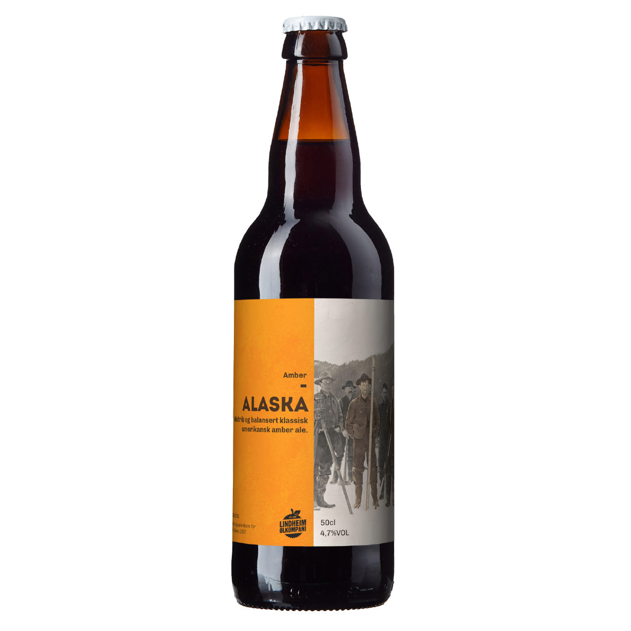 Alt-tekst: Flaske med Alaska Amber øl, klassisk amerikansk amber ale fra Lindheim Ølkompani, 50 cl, 4,7% ABV.