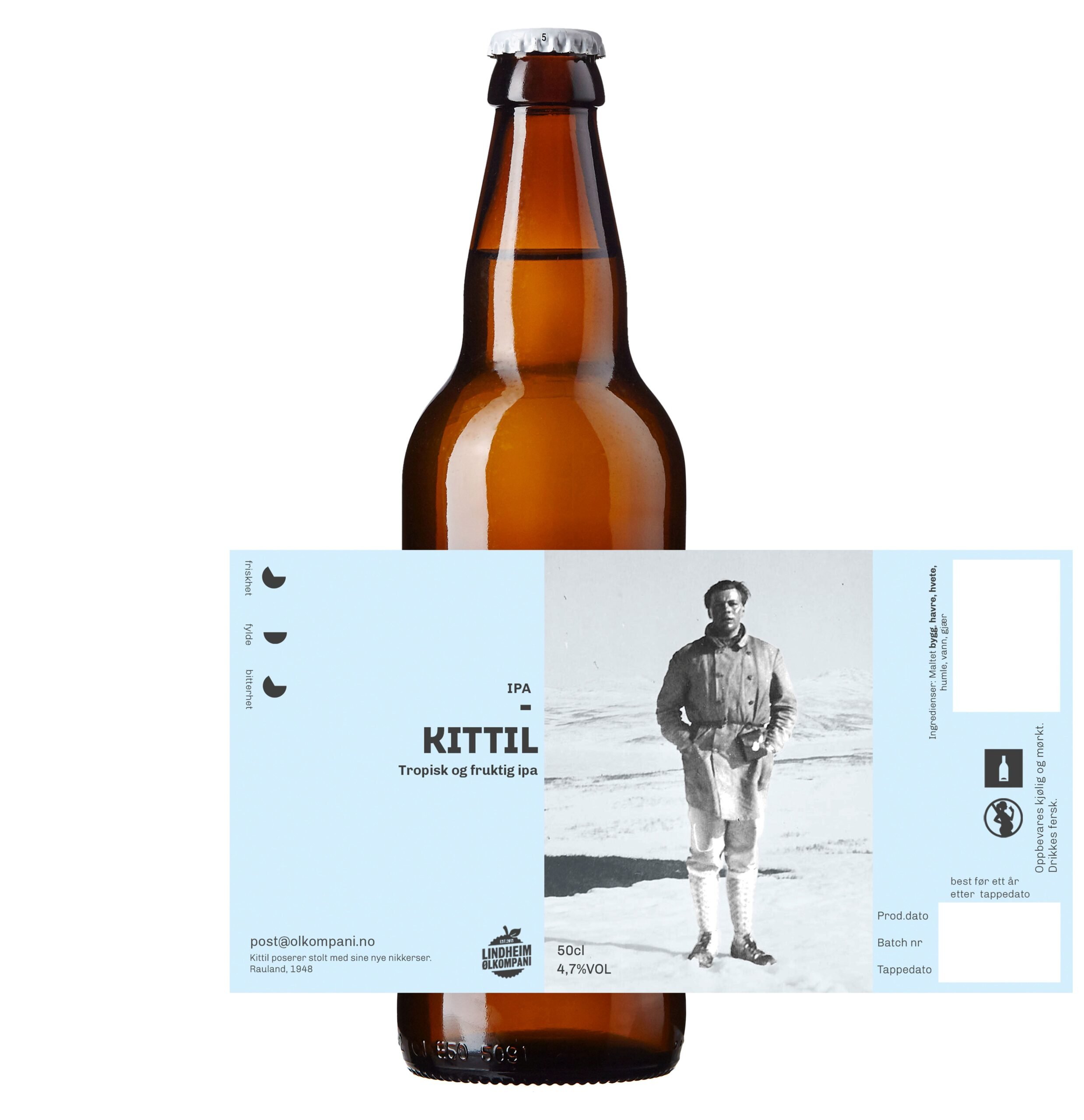 Alt-tekst: Flaske med Kittil IPA, en tropisk og fruktig øl fra Lindheim Økonomi. 50 cl, 4,7% ABV.