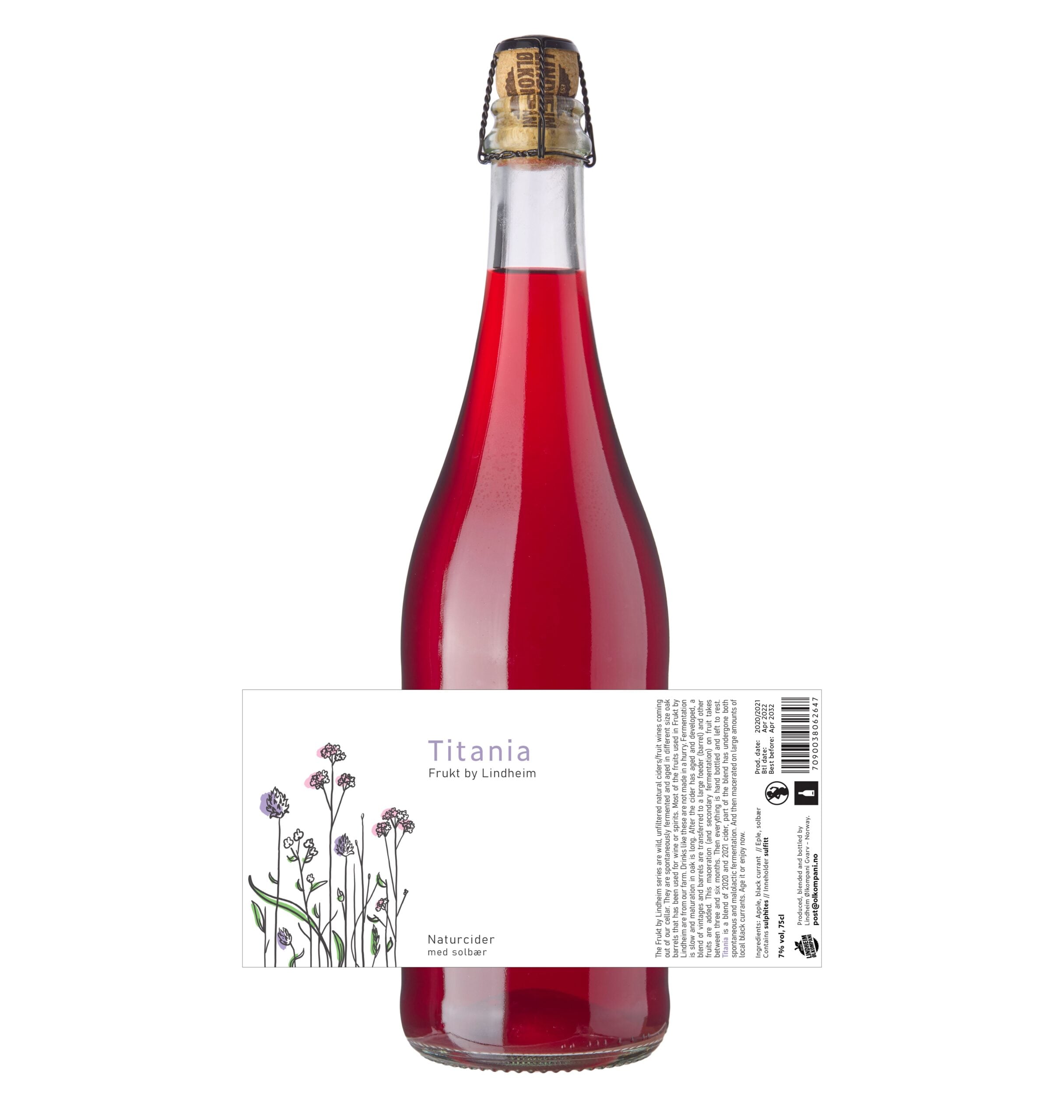 Flaske med Titania naturcider fra Lindheim, farget rød med etikett som viser blomster og informasjon om produktet.