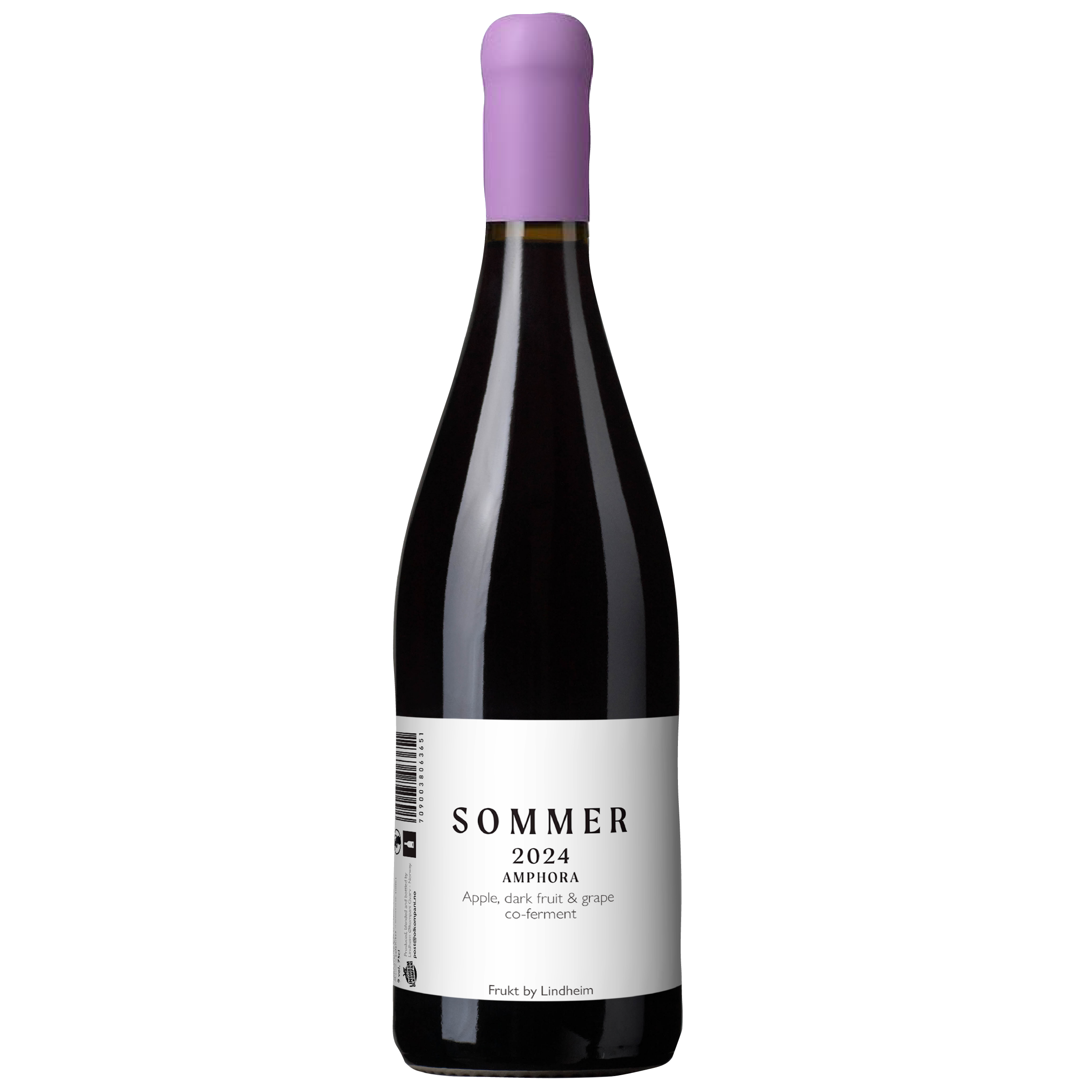 Flaske av Sommer 2024 rødvin, med lilla kork, produsert av Frukt by Lindheim, smaker av eple og mørke frukter.